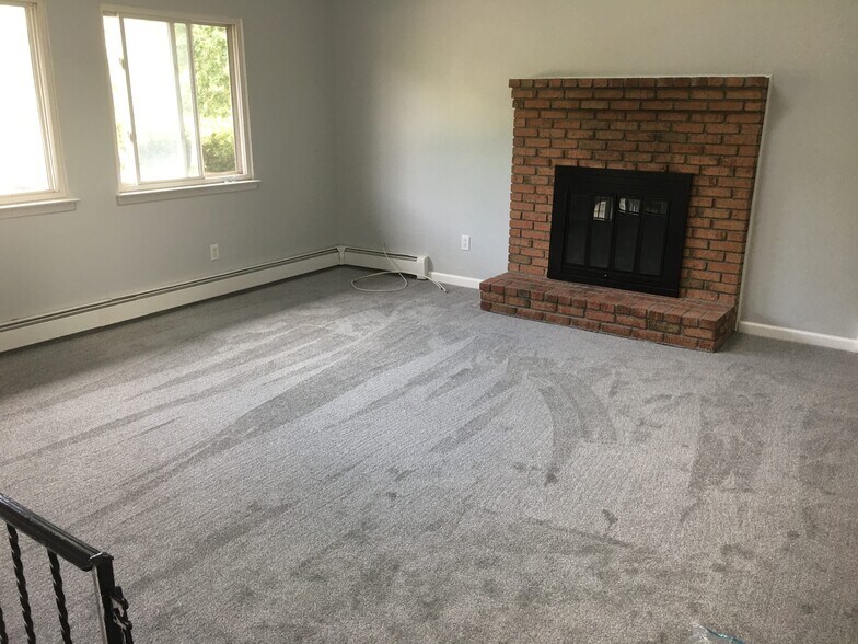 Living Room with fireplace. - 12 Mill Street