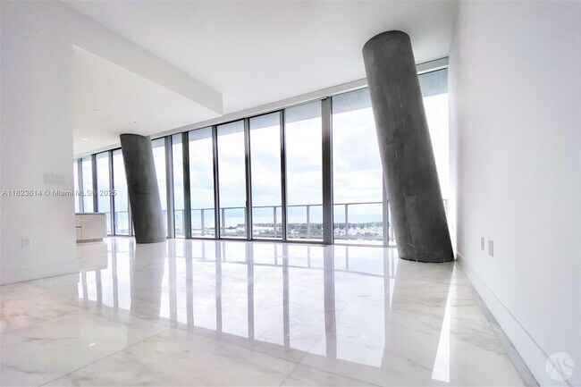 Building Photo - 2675 S Bayshore Dr