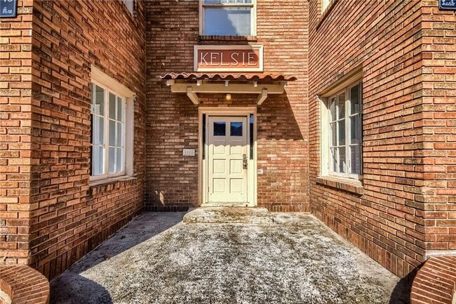 Building Photo - 1445 Lucile Ave SW