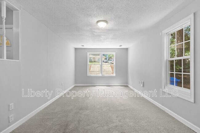 Building Photo - 512 Nottingham Dr