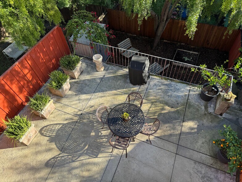 Backyard - 427 Mississippi St