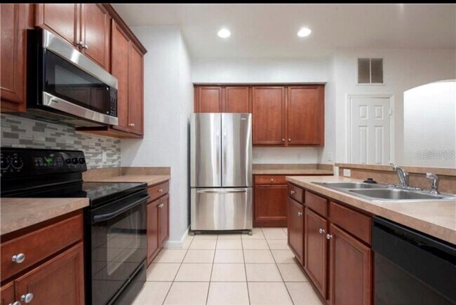 Building Photo - 3087 Ashland Ln N