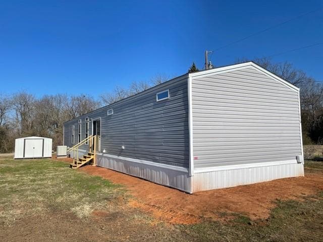 Building Photo - 310 Jones Cir