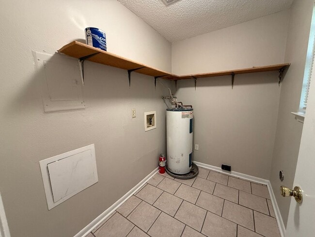 Building Photo - Northeast Pensacola - Harbour Square - 2 bedroom, 1 bathroom