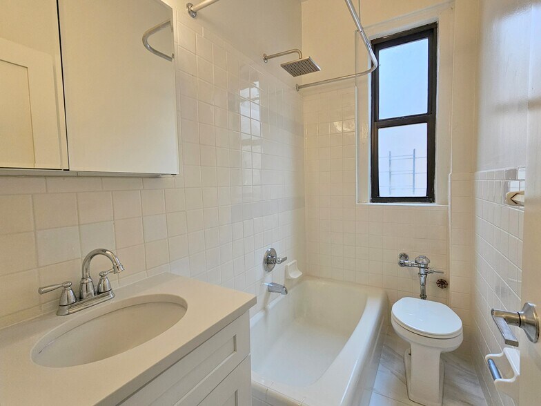 Building Photo - 652 W 163rd St