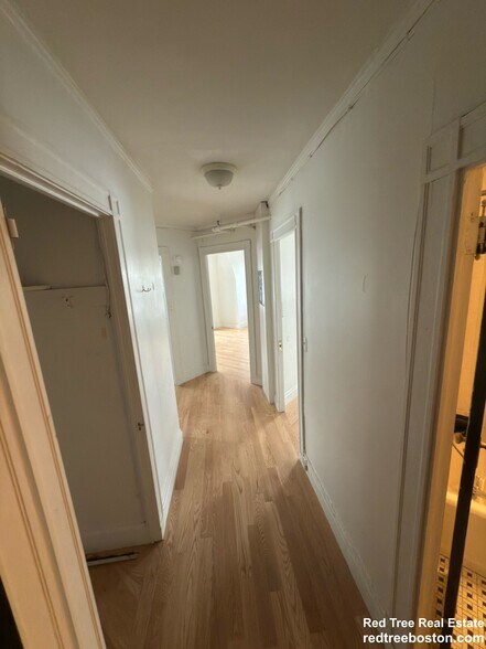 Apt 820 - 100 Wayland St
