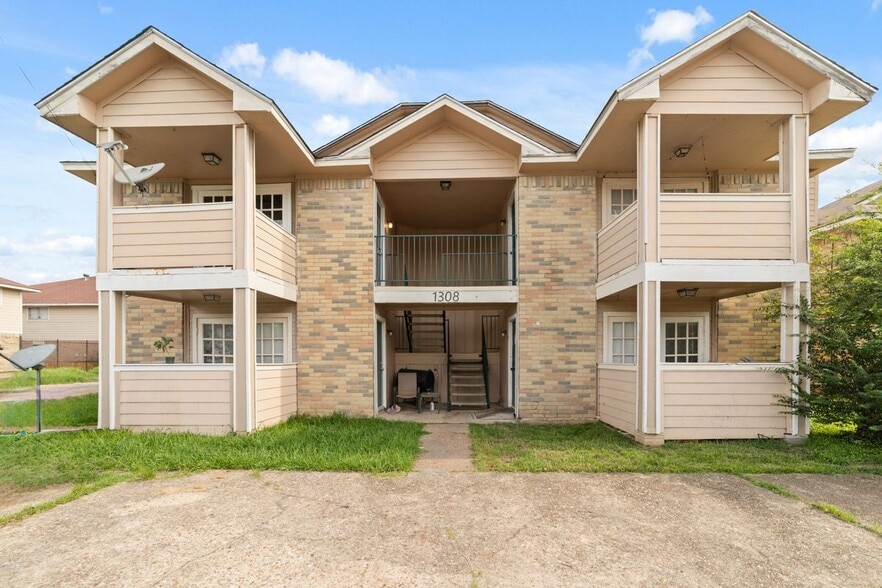 Building Photo - 1308 Brenda Ln