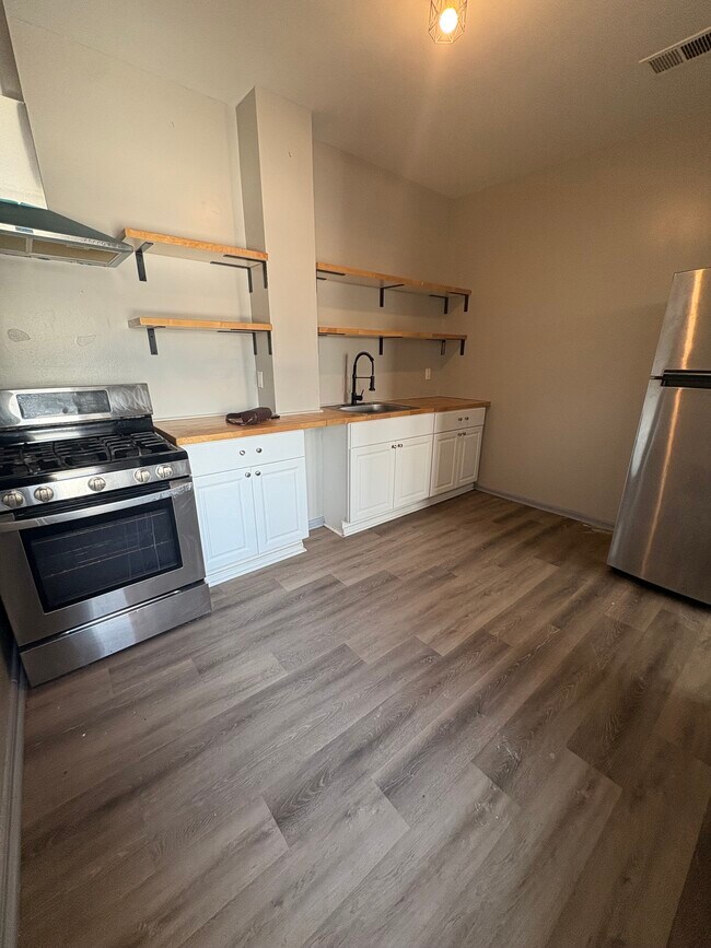 Building Photo - Soldoris