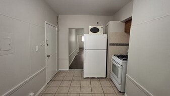 Building Photo - 404 Madison St