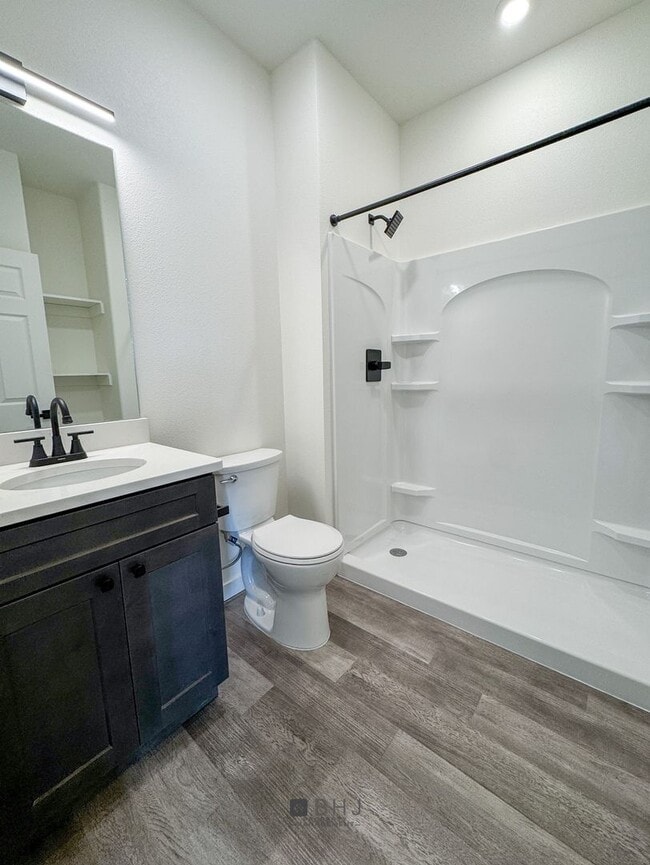 Building Photo - BRAND NEW Pet Friendly 1 bed/ 1 bath apartment!