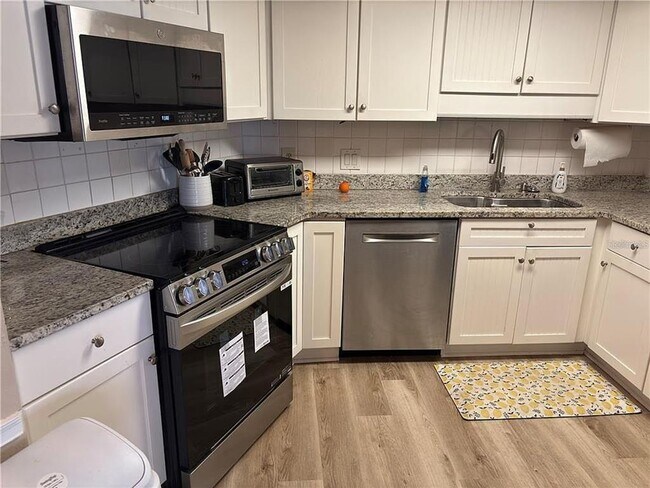 Building Photo - 3580 S Ocean Shore Blvd