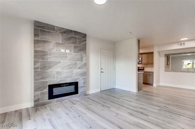 Building Photo - 7255 W Sunset Rd