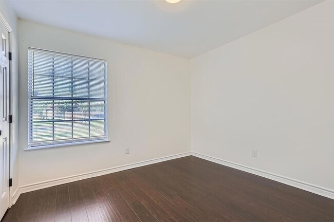 Building Photo - 1604 Wildflower Dr