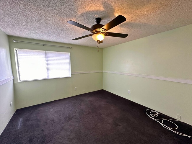 Building Photo - 2410 SW 87th Terrace