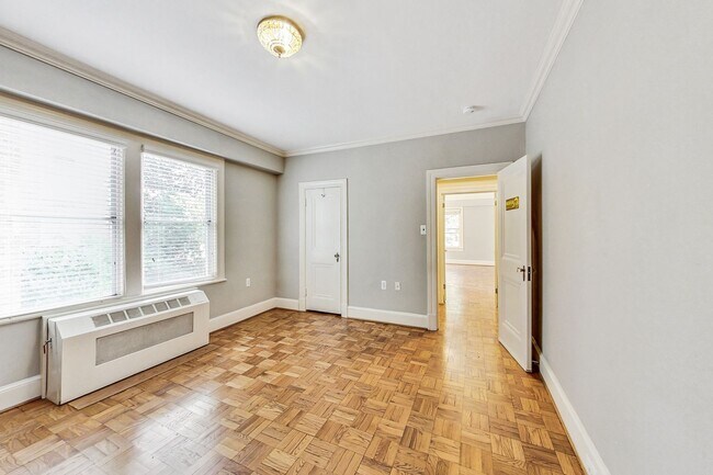 Building Photo - Elegant 2 Bedroom/ 2 Bath Unit in Westchester Cooperative - All Utilities Included!