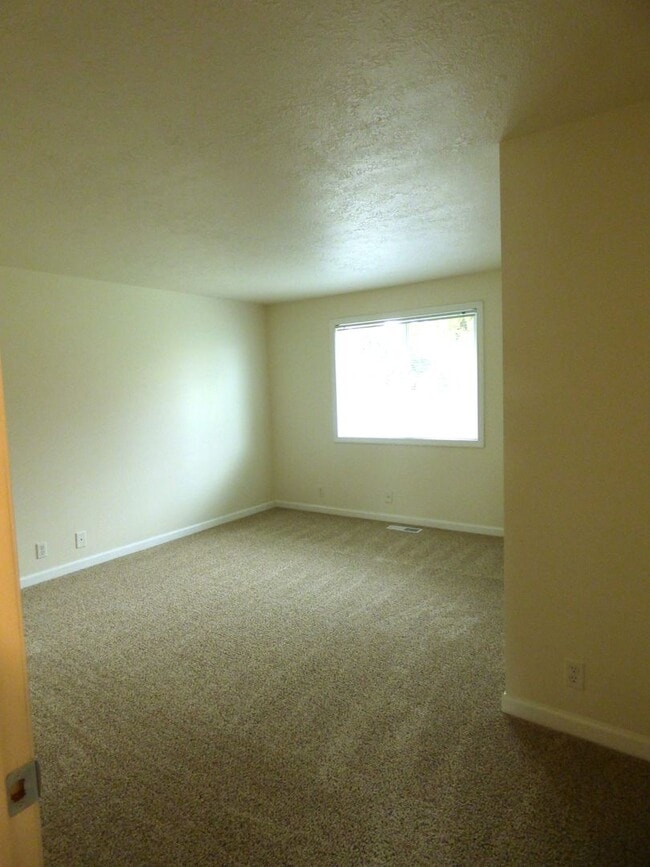 Building Photo - Rent Special: 1/2 Off April's Rent!! 3 bed 2 bath Home in North Salem