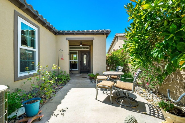 Building Photo - 60661 Juniper Ln
