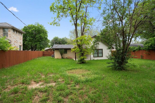 Building Photo - 4904 Russet Hill Dr