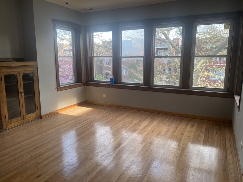 Building Photo - 4724 W Schubert Ave