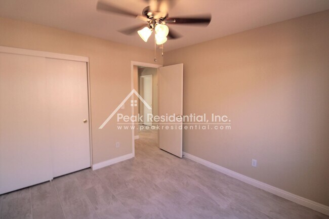 Building Photo - Updated 4bd/2ba Elk Grove Home with 2 Car Garage