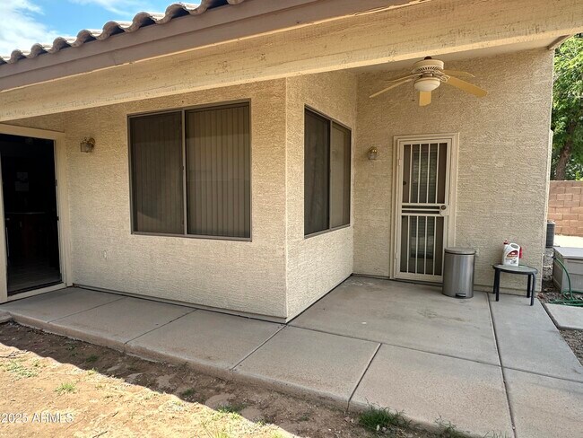Building Photo - 15974 W Diamond St