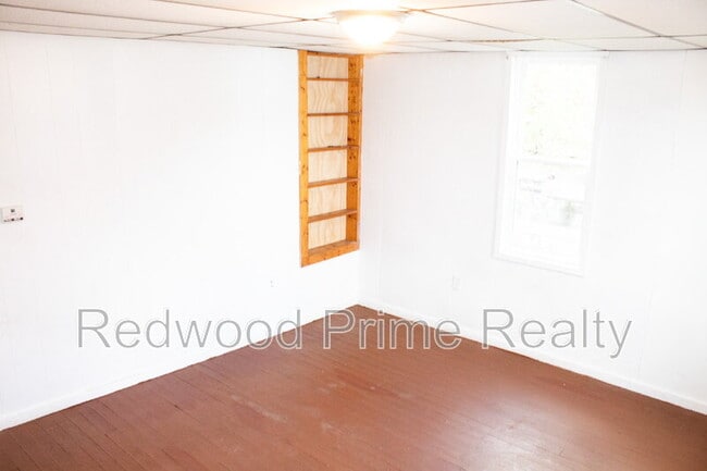 Building Photo - 901-903 Coleman Ave