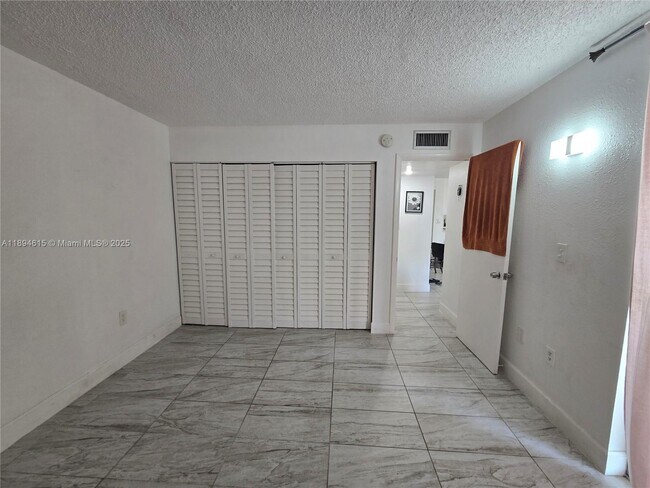 Building Photo - 10801 SW 109th Ct