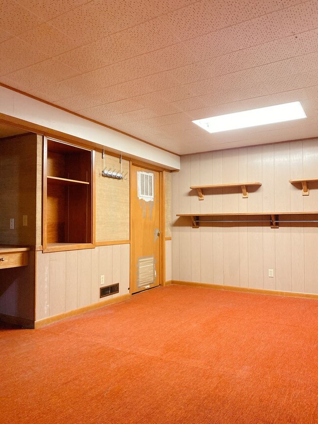 Building Photo - A wonderful 4-bedroom house in the Benson Gardens area - near Walmart Neighborhood Market, Asian ...