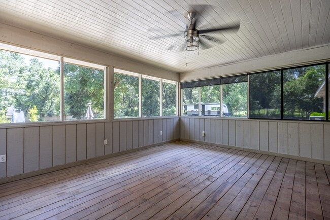 Building Photo - 10736 Pecan Dr