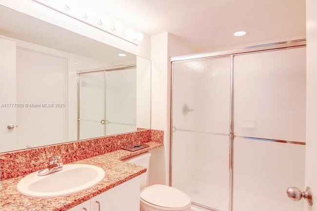 Building Photo - 1111 Brickell Bay Dr