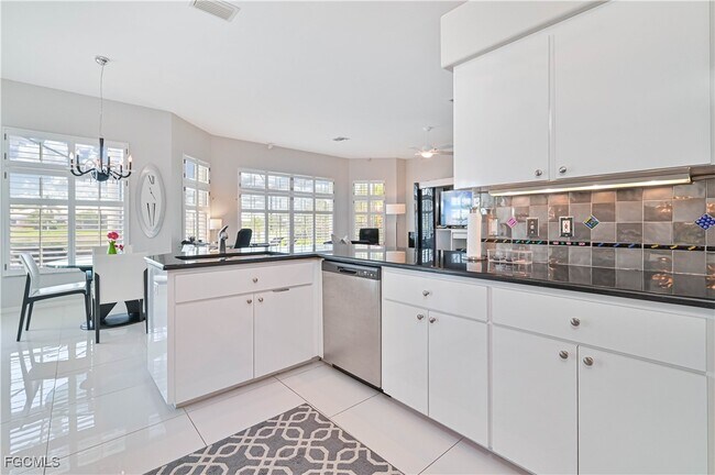Building Photo - 3681 Lakemont Dr