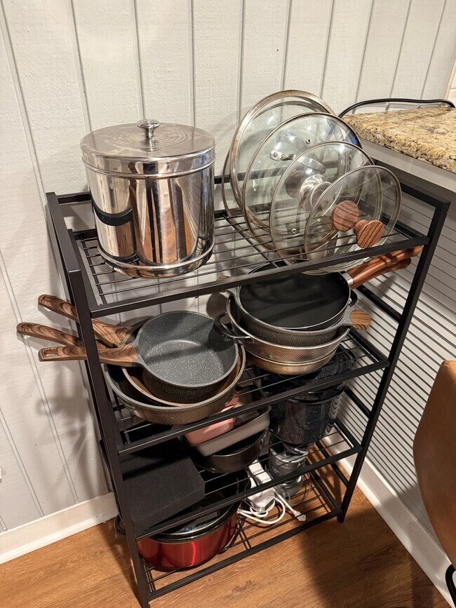 Building Photo - 1515 1/2 S Carson Ave