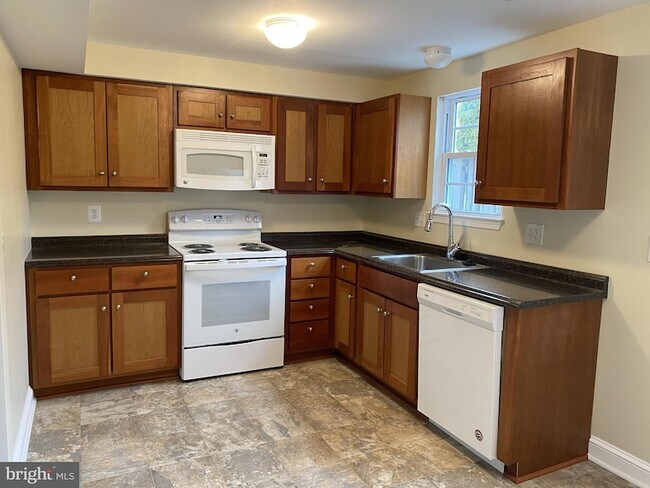 Building Photo - 8447 Braxted Ln