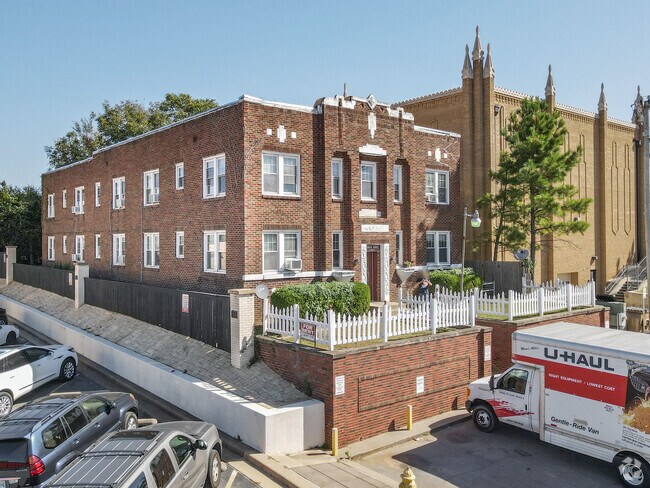Building Photo - The Georgian Ann