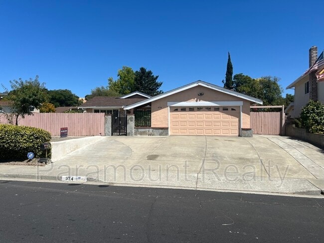 Building Photo - 974 Coral Dr