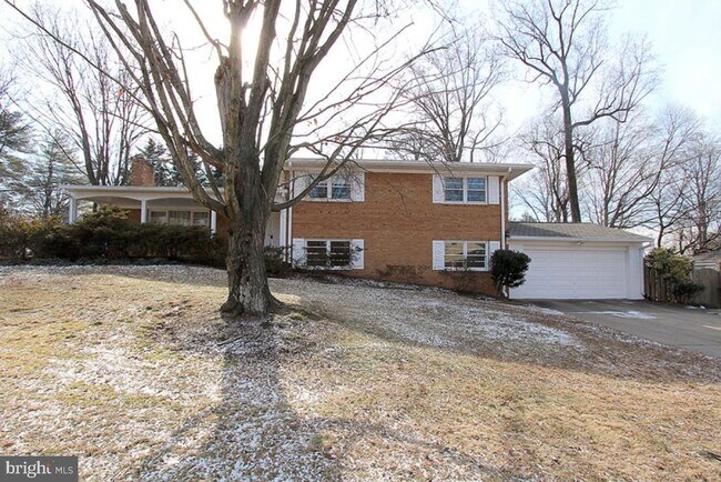 Building Photo - 6220 Robinwood Rd