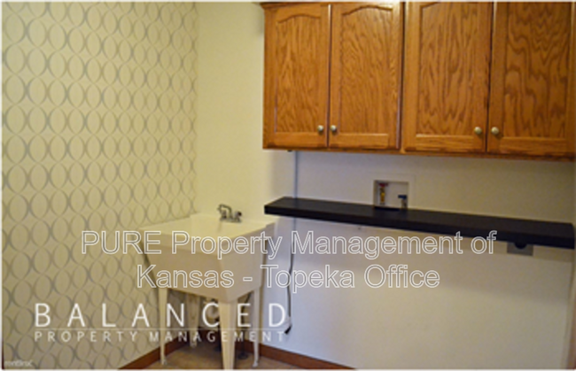 Building Photo - 2510 SW Chauncey Dr