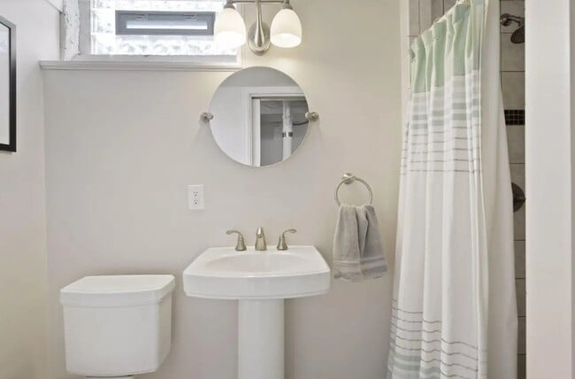 Building Photo - 5000 Zenith Ave S