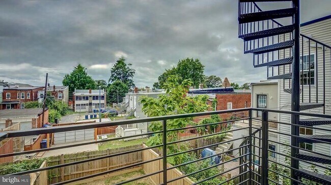 Building Photo - 1209 Oates St NE