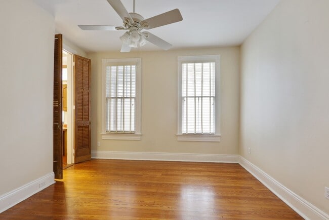 Building Photo - Fabulous University Duplex with gleaming floors and stained glass.