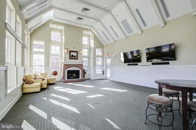 Building Photo - 426 Exchange Avenue