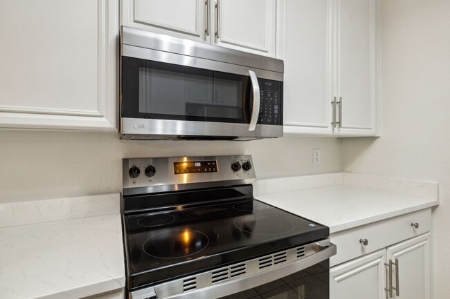 Building Photo - 9 Arbor Club Dr