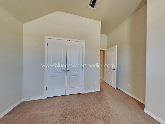 Building Photo - 1618 Sherwood Dr