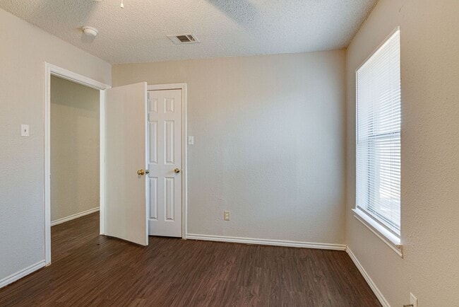 Building Photo - Updated 2022