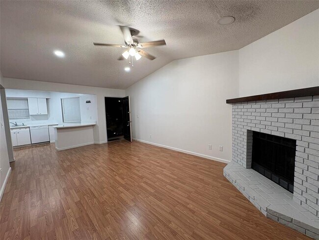 Building Photo - 1724 Foxhall Cir
