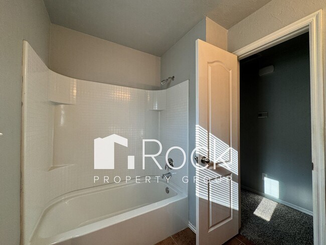 Building Photo - 3 Bedroom Home in Piedmont with ALL APPLIA...