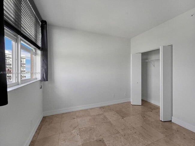 Building Photo - 2475 Brickell Ave