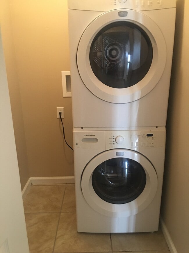 Building Photo - 108 Leeswood Cir