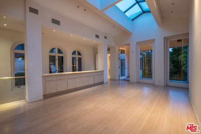 Building Photo - 1136 Calle Vista Dr