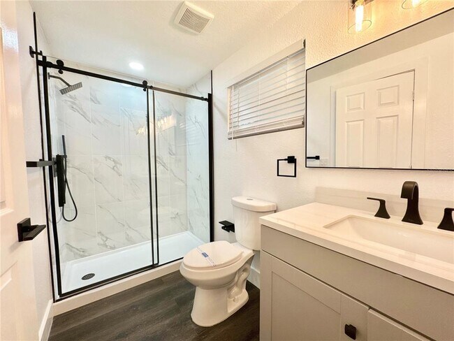 Building Photo - 1417 Ambassador Ave